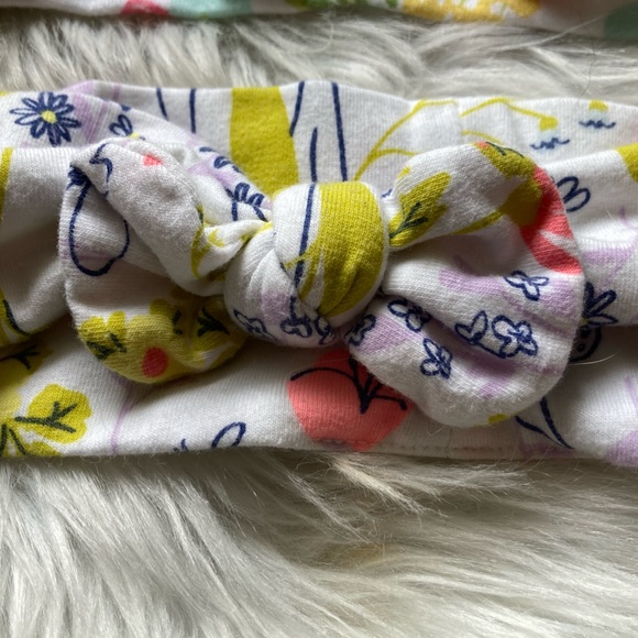 🎀 (bundle of 3 for $10)Set of multi flowered infant head bands - Picture 3 of 9